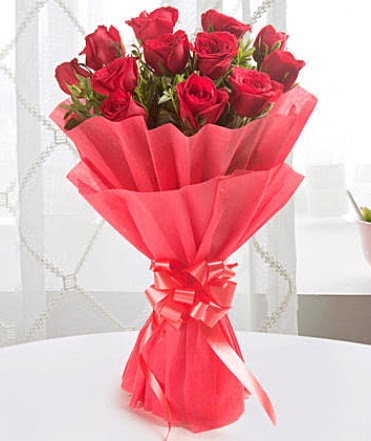 12 adet kırmızı gülden modern buket  Şanlıurfa çiçek online çiçek siparişi 
