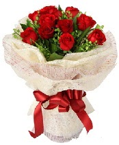 12 adet kırmızı gül buketi  Şanlıurfa çiçek siparişi sitesi 