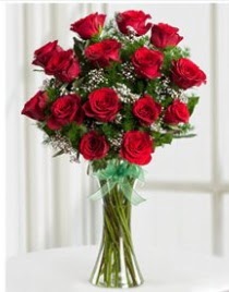 Cam vazo içerisinde 11 kırmızı gül vazosu  Şanlıurfa çiçek siparişi sitesi 