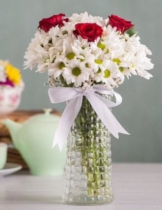 Papatya Ve Güllerin Uyumu camda  Şanlıurfa hediye sevgilime hediye çiçek 